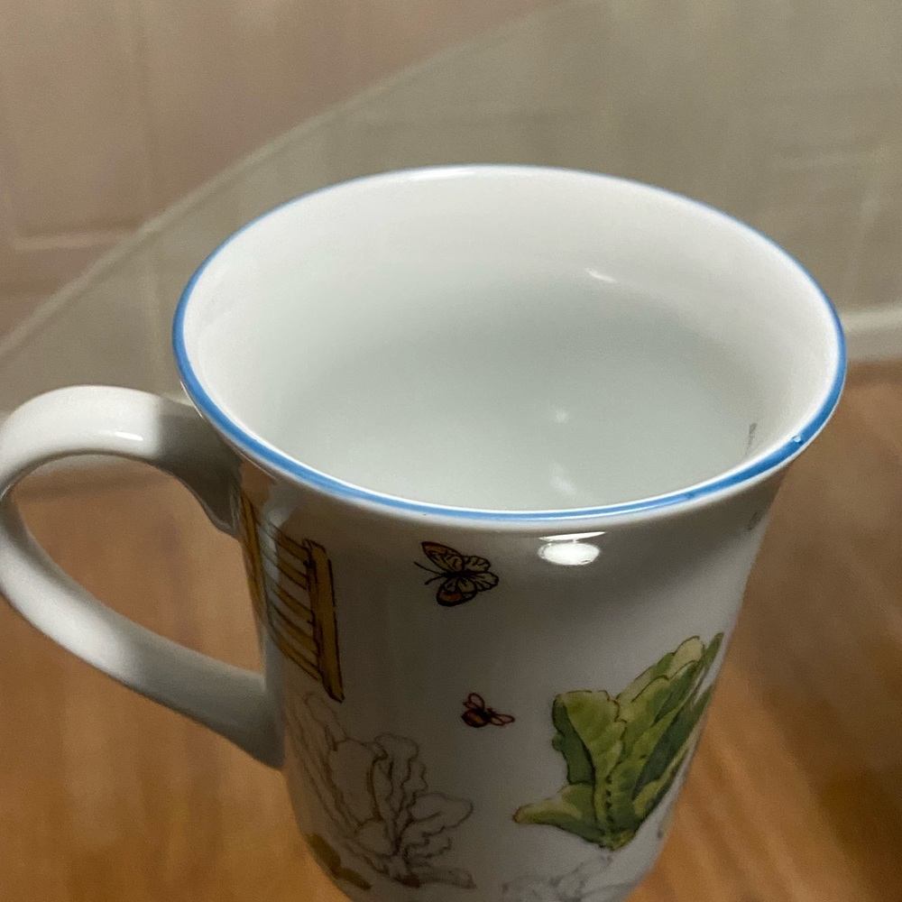 Beautiful Color Petter Rabbit Coffe Mug Collectible - Picture 5 of 5